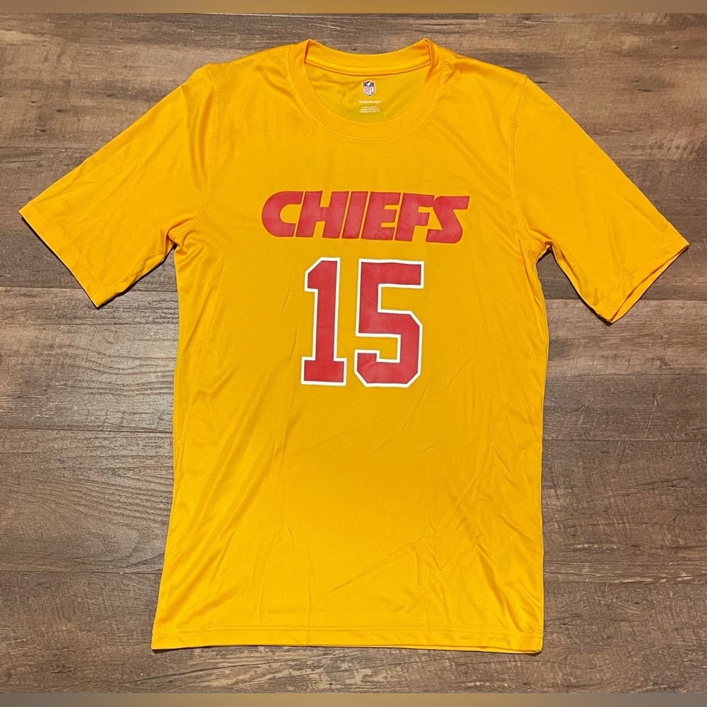 NFL KCC Youth Patrick Mahomes Yellow Kansas City Chiefs number 15 shirt XL 18/20
